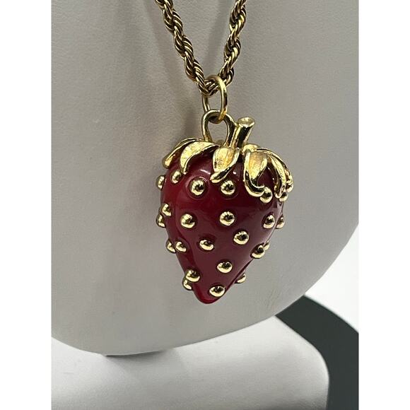 Avon Vintage Gold Tone Rope Chain Red Strawberry Golden Seeds Pendant Necklace - Picture 9 of 13